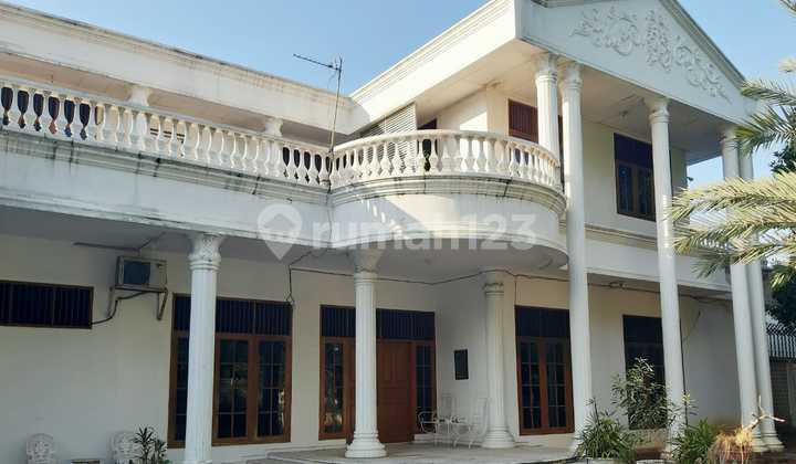 Spacious and Affordable 2-Story Grand House in Al Duren Sawit Plot, East Jakarta Spacious and Affordable 2-Story Grand House in Al Duren Sawit Plot, East Jakarta