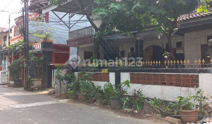 Rumah 1,5 Lantai Clasik Murah Asri di Malaka sari Duren Sawit Jakarta Timur Rumah 1,5 Lantai Clasik Murah Asri di Malaka sari Duren Sawit Jakarta Timur