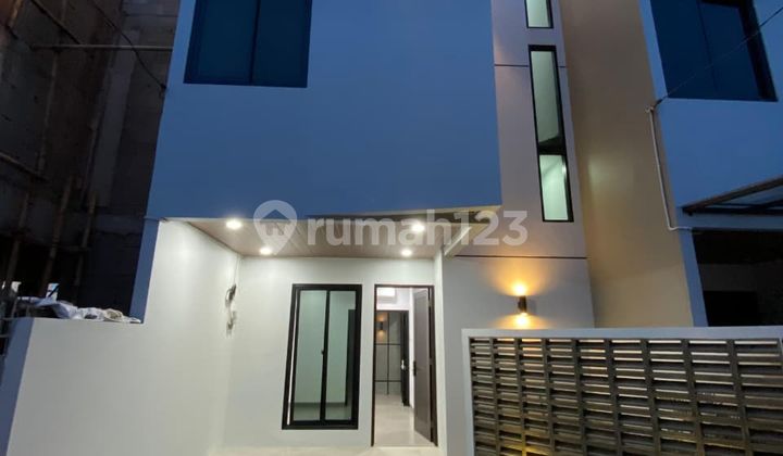 Rumah 2,5 Lantai Baru Siap Huni di Cluster Condet Kramat Jati Jakarta Timur Rumah 2,5 Lantai Baru Siap Huni di Cluster Condet Kramat Jati Jakarta Timur