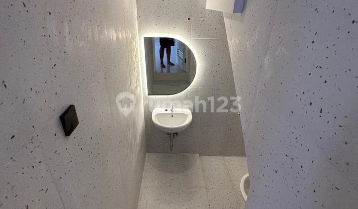 Rumah 2 Lantai Modern Cantik Semi Furnish Di Grand Wisata Bekasi 2