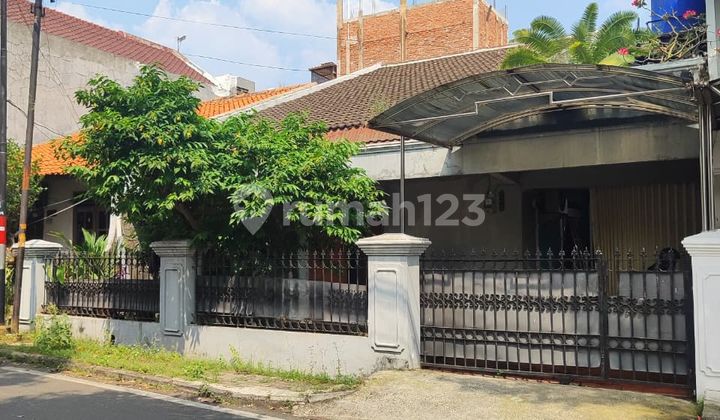 1.5-Story Classic Spacious House in DKI Kavling, Pondok Kelapa, East Jakarta