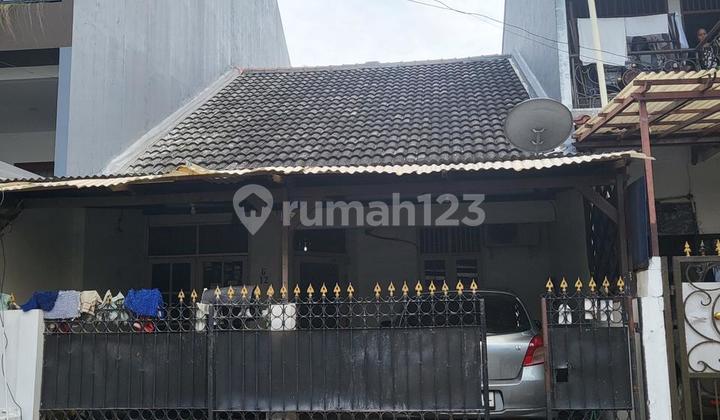 Rumah 1,5 Lantai Clasik Murah di Pos Pengumben Kebon Jeruk Jakarta Barat