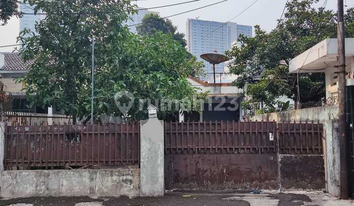 Rumah Clasik Luas Hitung Tanah di Cikini Menteng Jakarta Pusat