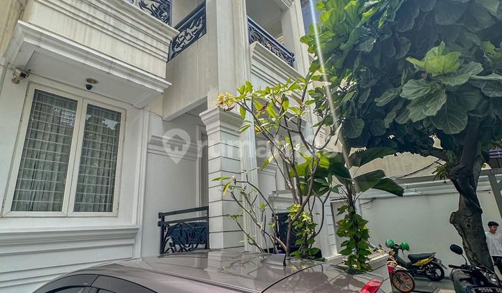 Rumah Mewah 2 Lantai Swimming Pool di Kebon Kacang Jakarta Pusat