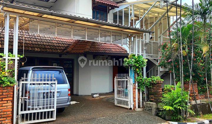 Rumah Clasik 2 Lantai Asri di Pejaten Barat Jakarta Selatan, Bebas Banjir 1