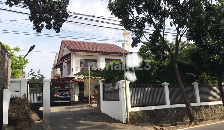 Rumah 2Lantai Clasik Asri Tanah Luas di Petukangan Pesanggrahan Jakarta Sel