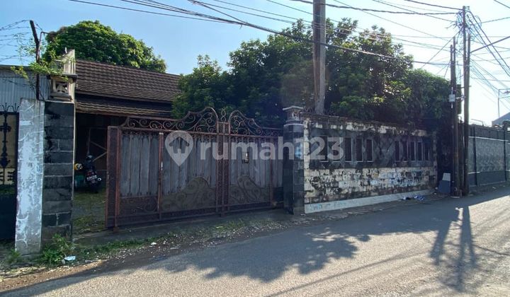 Rumah Clasik Swimming Pool Hitung Tanah di Condet Batu Ampar Jakarta Tim