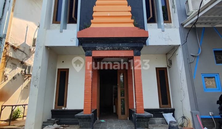 Affordable 2.5-Story Shophouse, Strategic Location on Main Road Pondok Kelapa, East Jakarta 1