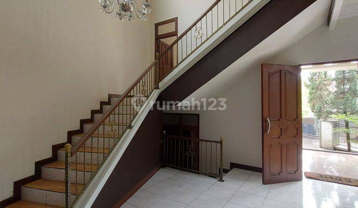 Sewa Rumah Luas di Sayap Setrasari Sutami 2 Lantai 4BR 2