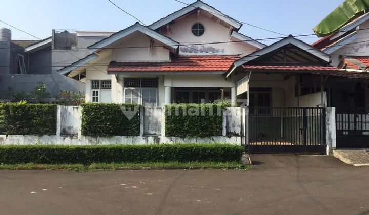 Well-maintained house in Bintaro Sector 9. Well-maintained house in Bintaro Sector 9.
