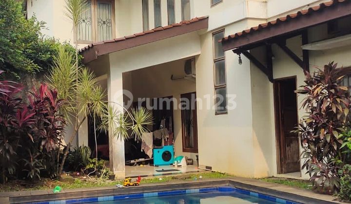 Rumah besar dua lantai Dekat kampus UIN