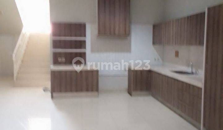 Disewakan rumah cantik dua lantai siap huni pondok indah 2