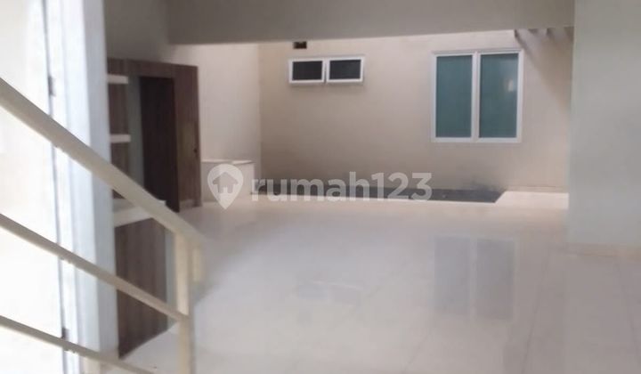 Disewakan rumah cantik dua lantai siap huni pondok indah Disewakan rumah cantik dua lantai siap huni pondok indah