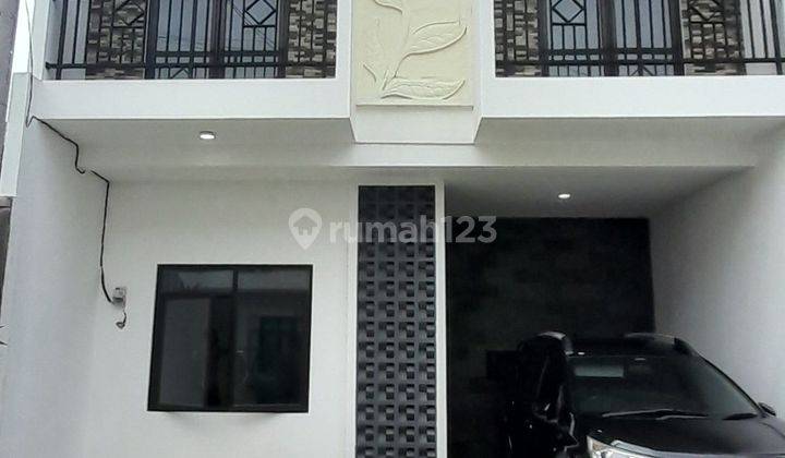 Rumah cantik 2 lantai dalam cluster 10 menit ke MRT fatmawati 2