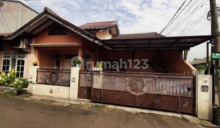 Rumah Bagus Posisi Hook Dekat Kampus Upj Bintaro