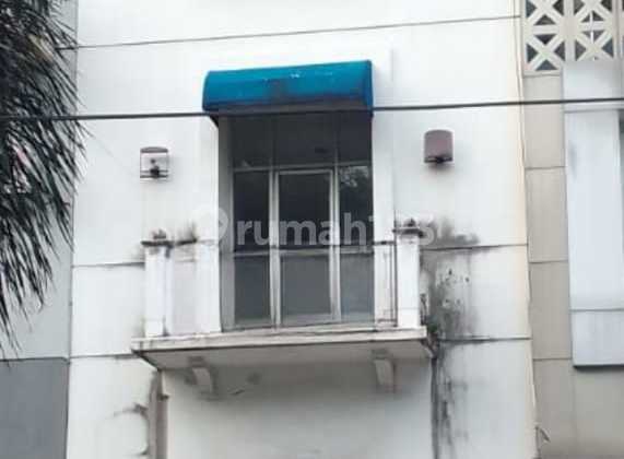 For Rent: Nice 3-Storey Shop House in Pondok Indah Commercial Area 1