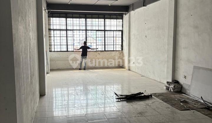 Disewakan Ruko Tiga Lantai Dekat Pasar Ciputat