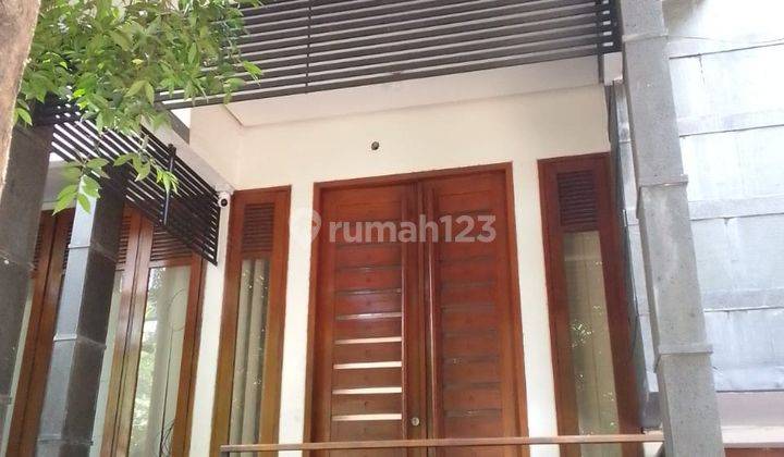 Disewakan Rumah 3 Lantai Cocok Untuk Kantor Akses Strategis 1