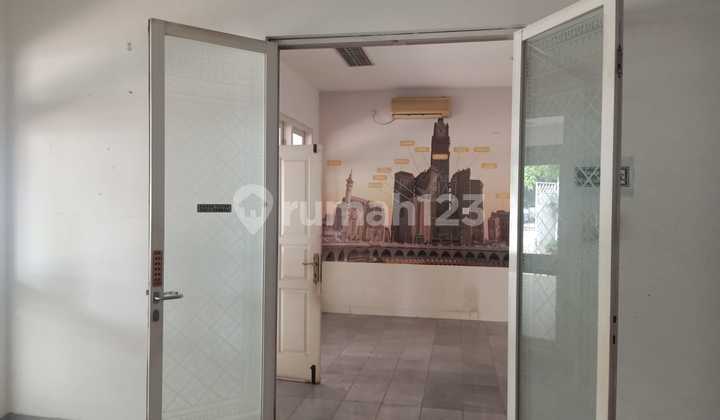 Disewakan Rumah Cocok Untuk Kantor Atau Cafe di Cilandak 2