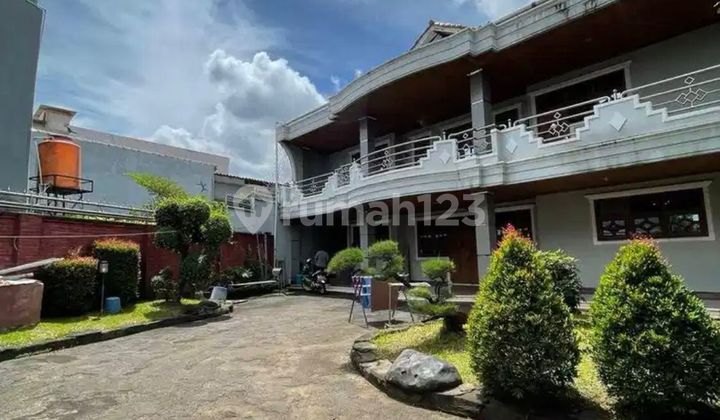 Spacious and Comfortable House with Strategic Access in Bintaro