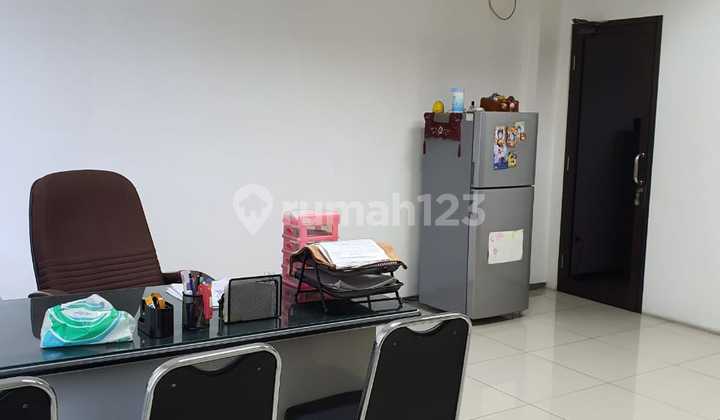 Flash Rent! Lokasi Sangat Strategis! Ruko Di Sunter!