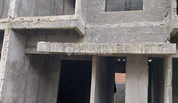 Dijual murah rumah 2lantai lokasi jln Ikan Hias condet 2