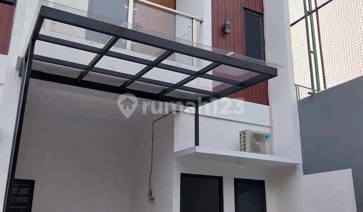 Dijual Murah.rumah 2lantai Dicijantung Jakarta Timur 2