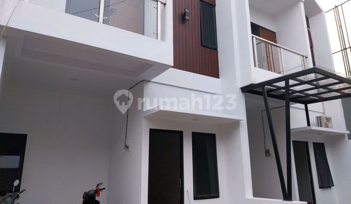 Dijual Murah.rumah 2lantai Dicijantung Jakarta Timur 2