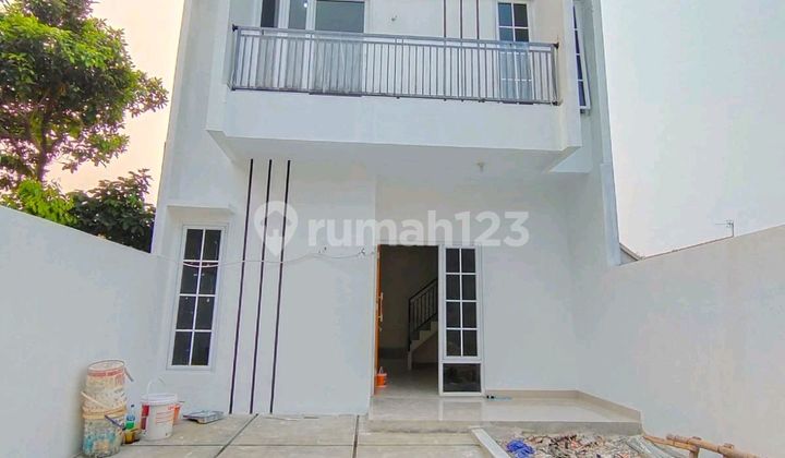 Dijual Murah.rumah 2lantai Dicijantung Jakarta Timur 1