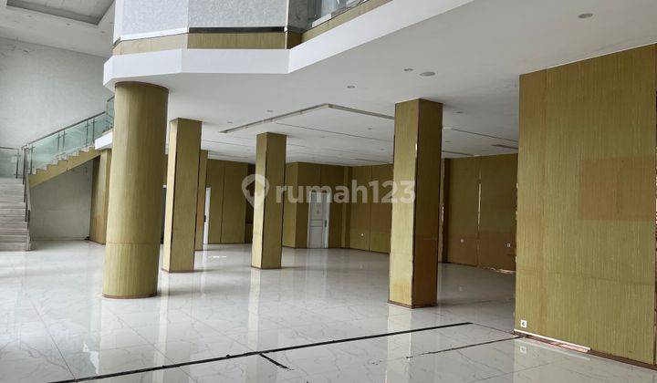 Disewakan 800m2 Gedung Komersial Kawasan Gading Serpong 