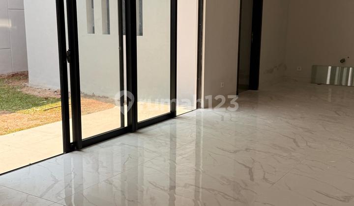 Promo. Rumah Kuningan Village 2 Lantai 200M2