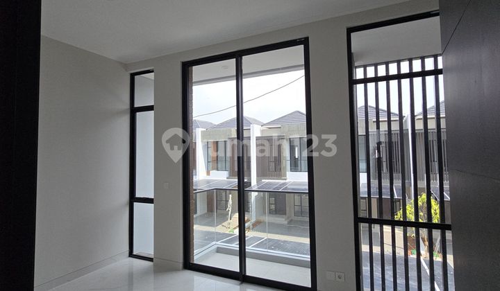 Yellow House in Kuningan Village Pik2, Size 6x15, 2 Floors, 3+1 Bedrooms, Brand New 2