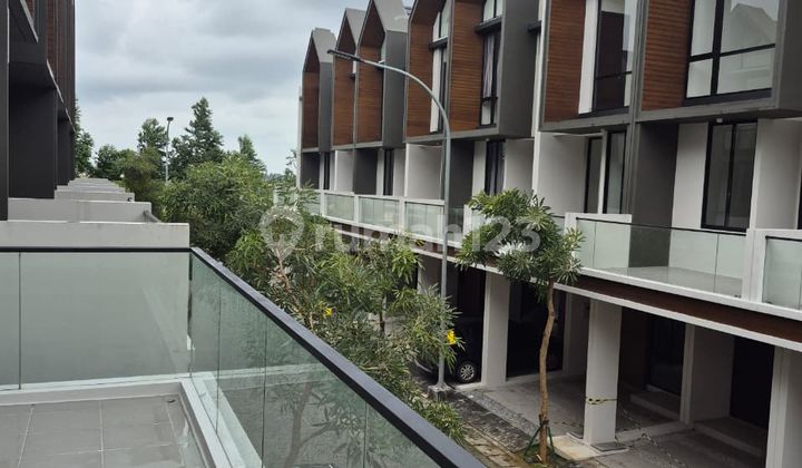 Rarely Available Corner Position 6x10 3 Floors PIK2