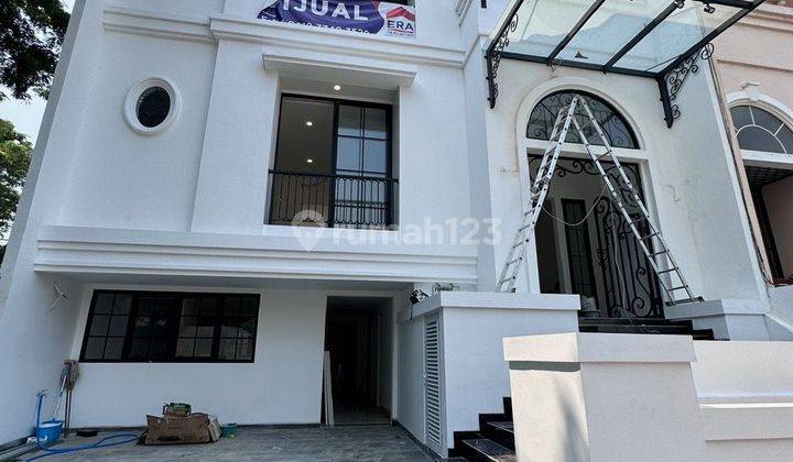 Mau yang ada Taman Belakang? Yang ini aja, Rumah 250m2 3 Lantai. 1