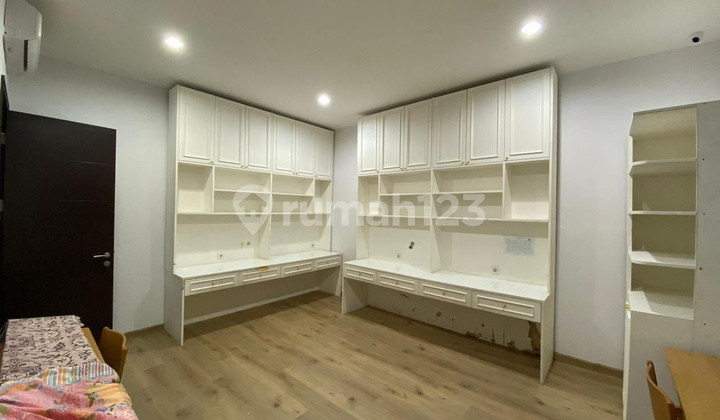 Best Deal Golf Island House Neat Condition Size 10X25 4+1BR Cluster Violin