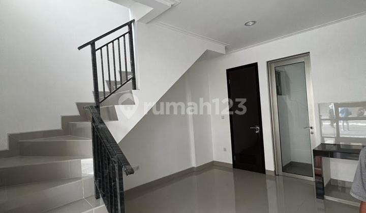 Brand New Terraced House in PIK2 4.5x10 2 Floors with SHM Certificate 2