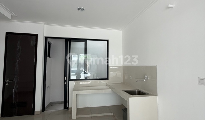 Rumah Unfurnish Disewakan Uk 4.5X10 2Lantai Kosongan Pik2 Milenial Brand New