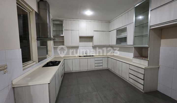 Sewa Rumah Pik 1 Semi Furnish Siap Huni. 5 Bedrooms 400Sqm Sewa Rumah Pik 1 Semi Furnish Siap Huni. 5 Bedrooms 400Sqm
