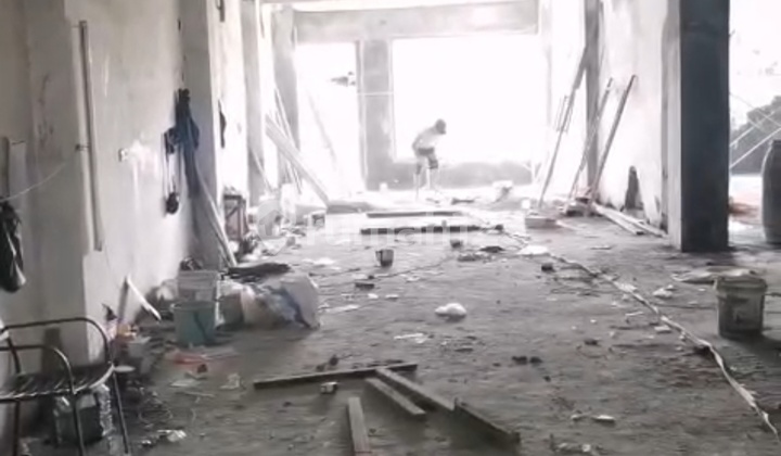 For Rent 2 Shophouses Joined as 1 Unit, 2 Floors Located in Kedung Cowek.