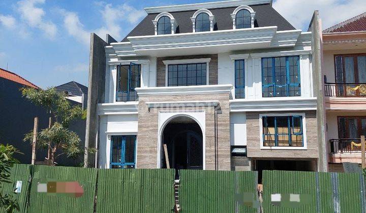 NEW LUXURY AMERICAN STYLE!! 
Split Level House Pakuwon Indah VBR 2, Full Marmer. 
 1