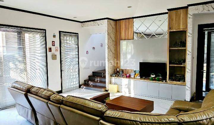 Dijual rumah 2 lantai di Graha Family Semi Furnish, Bagus & Siap Huni 1