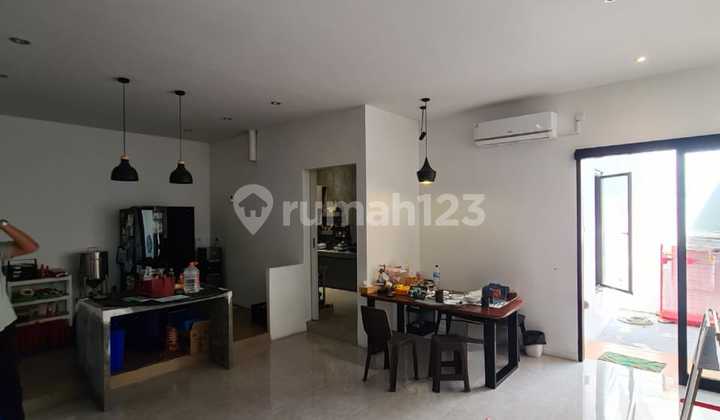 Dijual Turun Harga !!! Rumah 2 Lantai Di Royal Residence 2