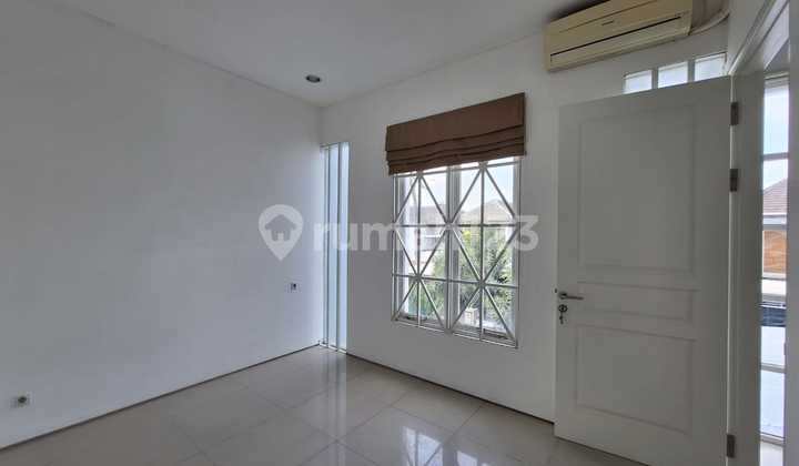For Rent 2-Story House in Royal Residence, Wiyung West Surabaya, Inner Cluster Semi-Furnished
