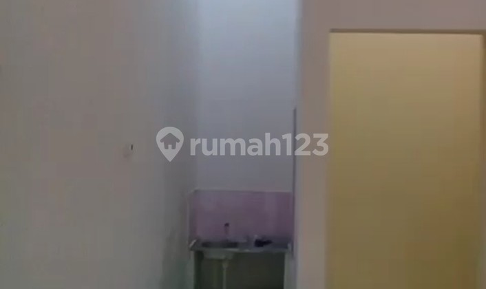 Disewakan Rumah 1 Lantai Kosongan Lokasi Dekat Kampus Upn, Gunung Anyar