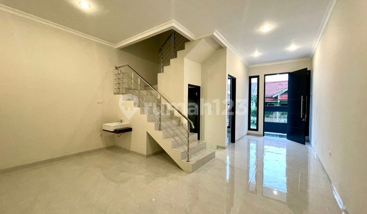 New Gress, Layout Bagus!! Dijual Rumah 2 Lantai Lokasi di Klampis 2