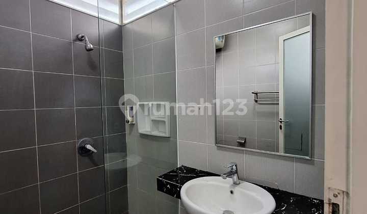 For Rent 2-Story House in Royal Residence, Wiyung West Surabaya, Inner Cluster Semi-Furnished