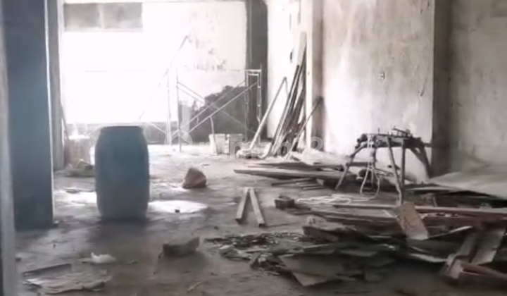 For Rent 2 Shophouses Joined as 1 Unit, 2 Floors Located in Kedung Cowek. 2