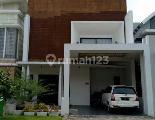 Dijual Turun Harga !!! Rumah 2 Lantai Di Royal Residence