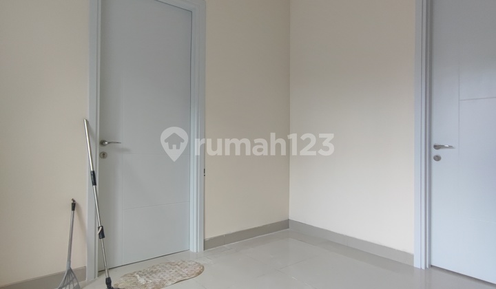 Well-Maintained Cabtik House in Green Lake City, Latin America, Size 10x25