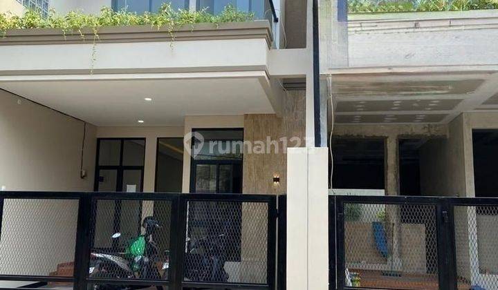 Rumah 2 lantai siap KPR lokasi strategis dekat kampus As-Syafiiyah di Jatiwaringin  1